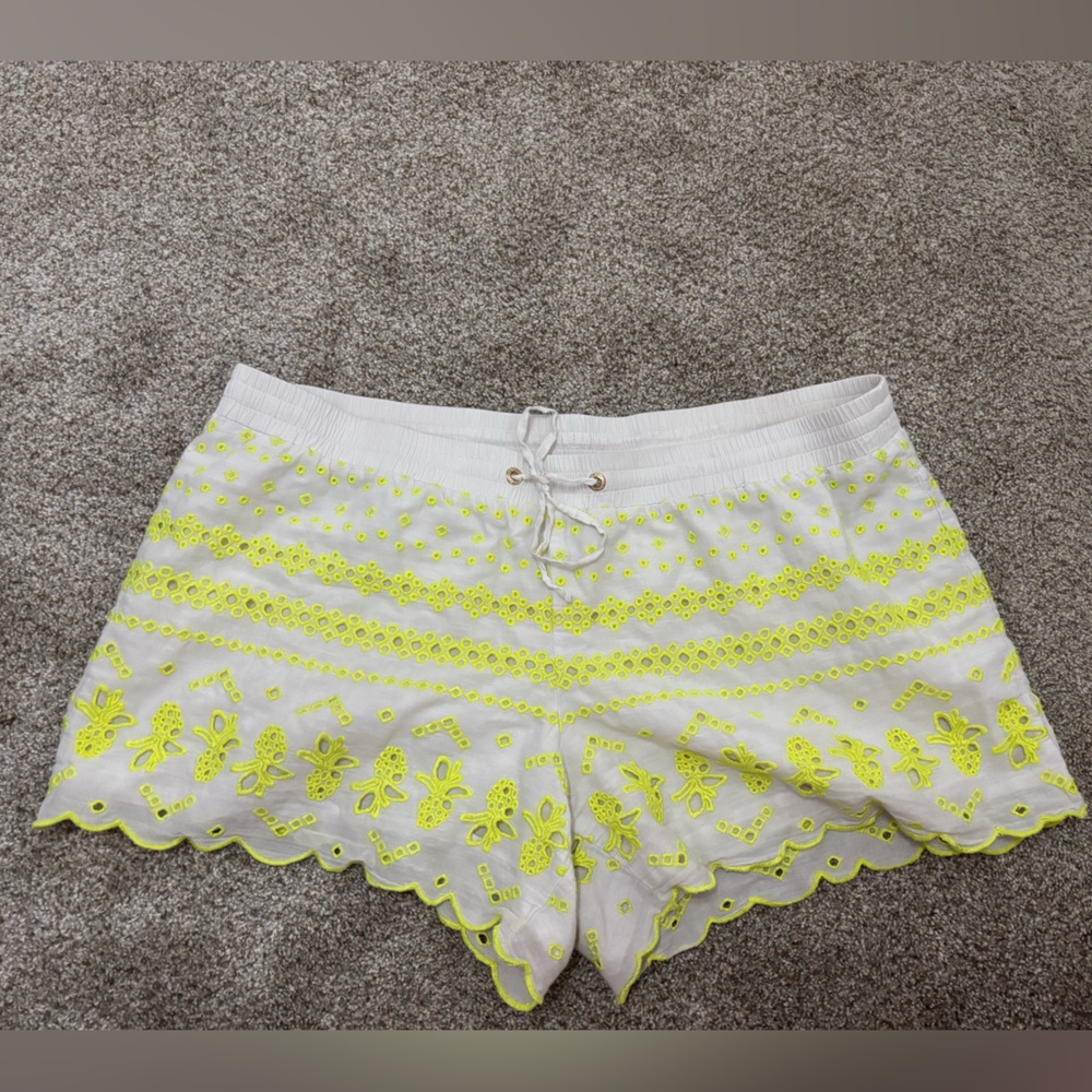 Lilly Pulitzer White and Yellow shorts